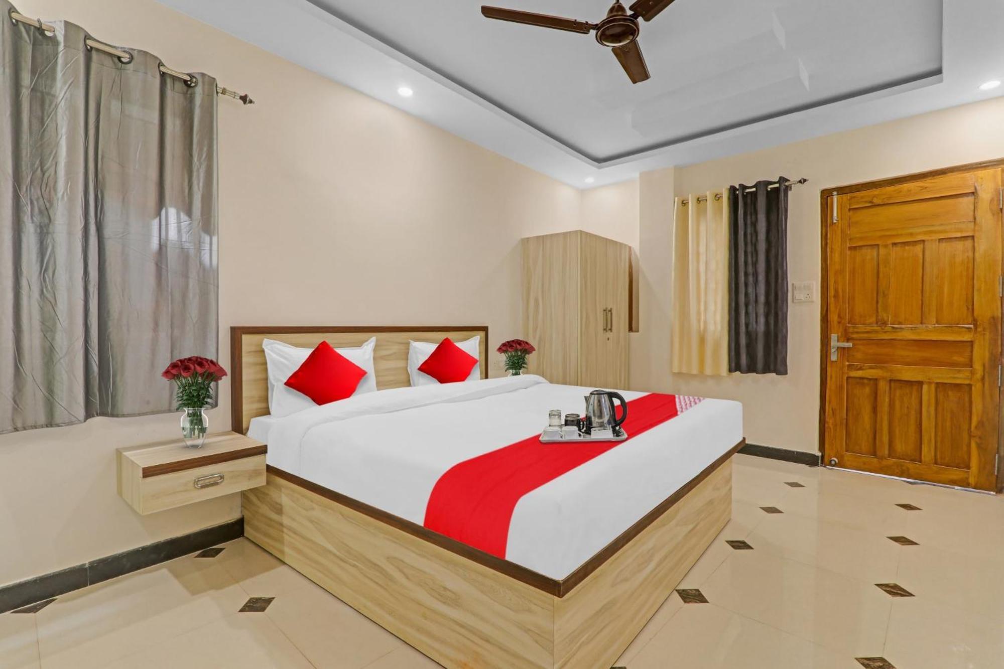 Guest House Rr Inn Gorakhpur Kültér fotó