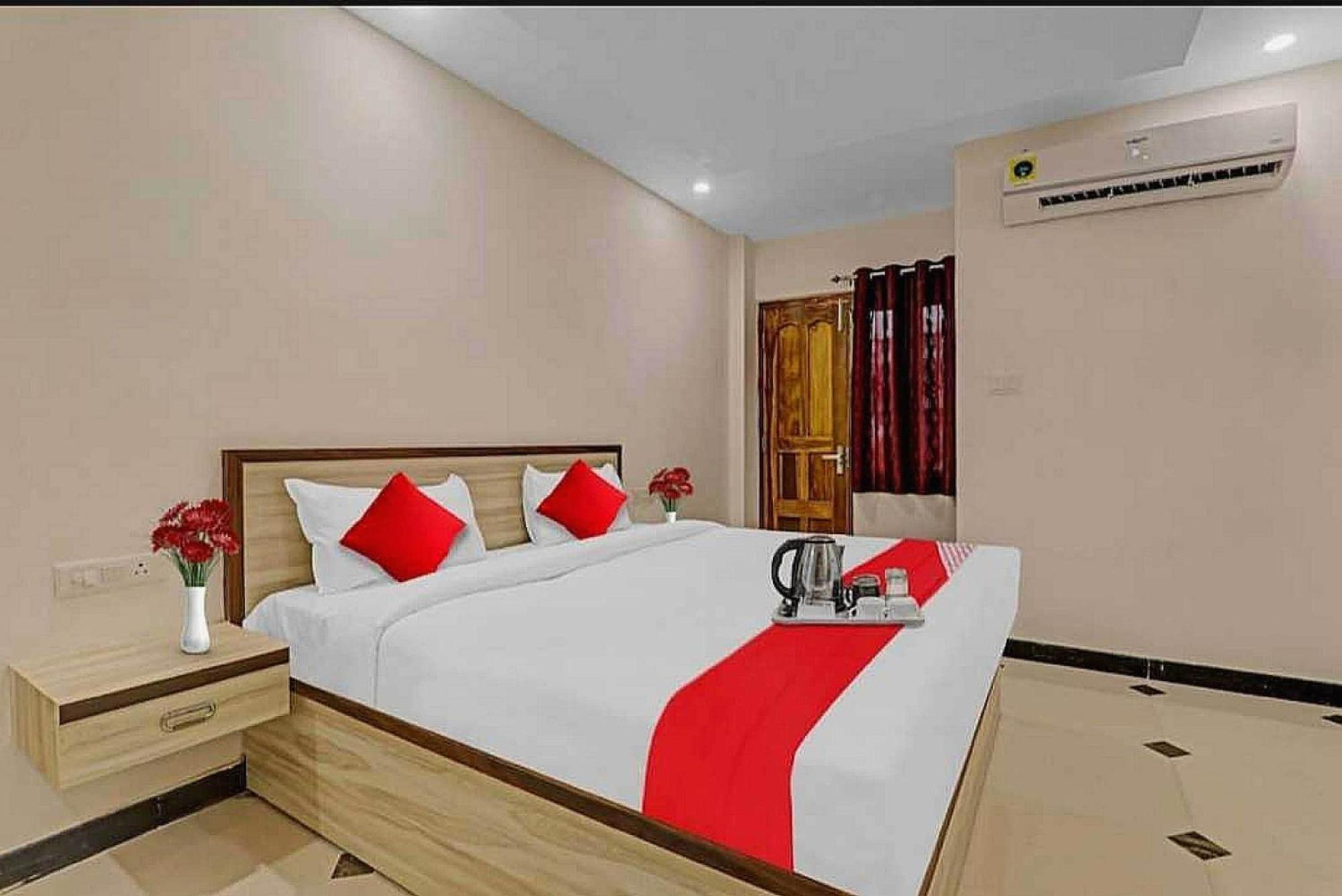 Guest House Rr Inn Gorakhpur Kültér fotó